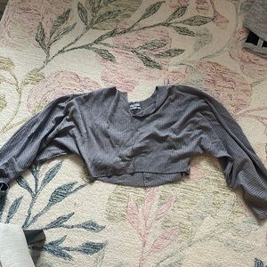 Cropped grey long sleeve cotton shirt